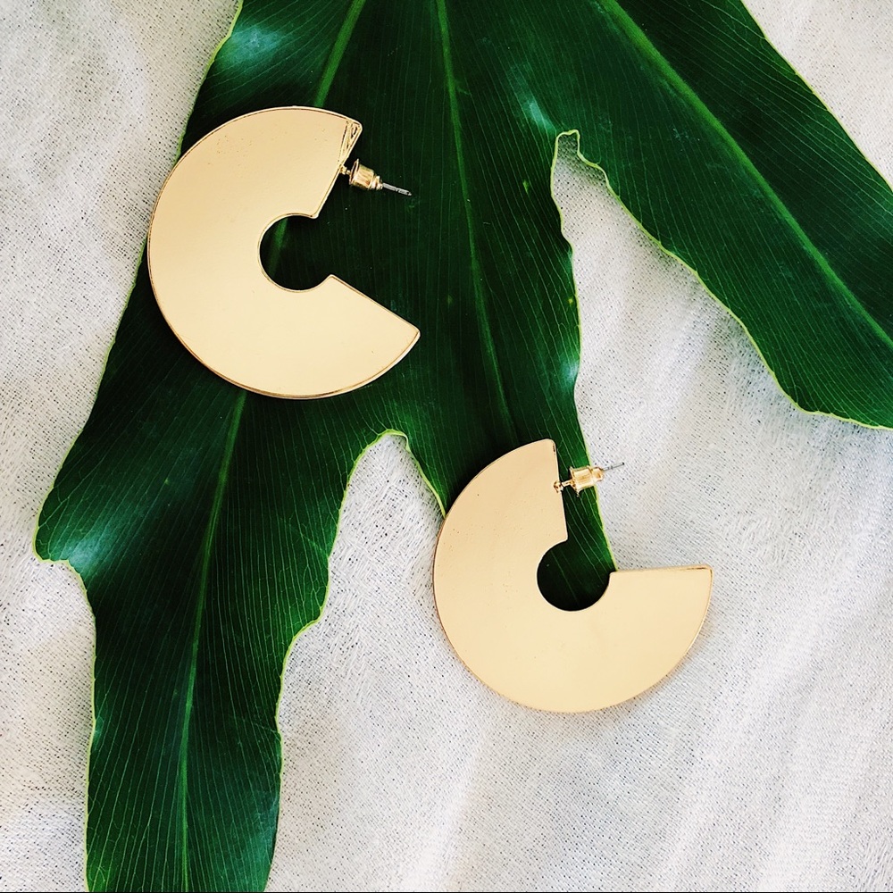 Gold Mod Semi Circle Earrings ⭐️